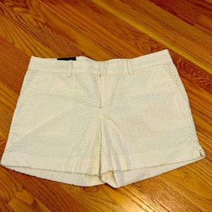 Classy white shorts for the summer